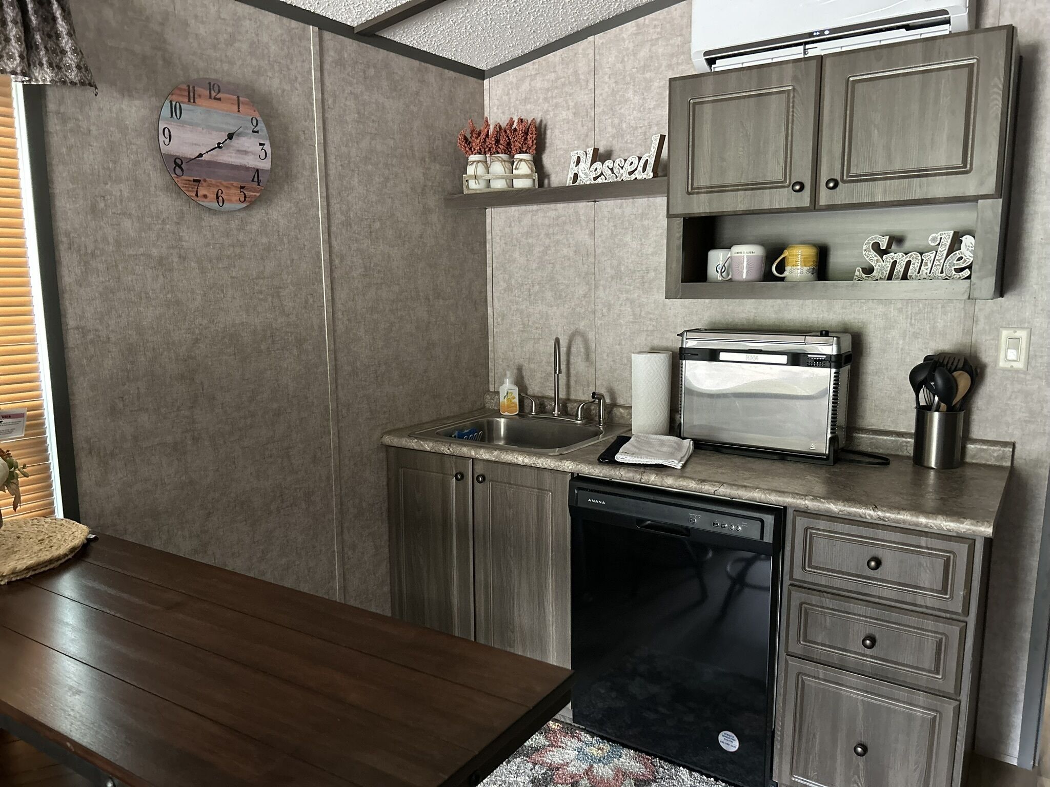 Quaint 1 Bedroom 1 Bath Home on 65 acre ranch. 