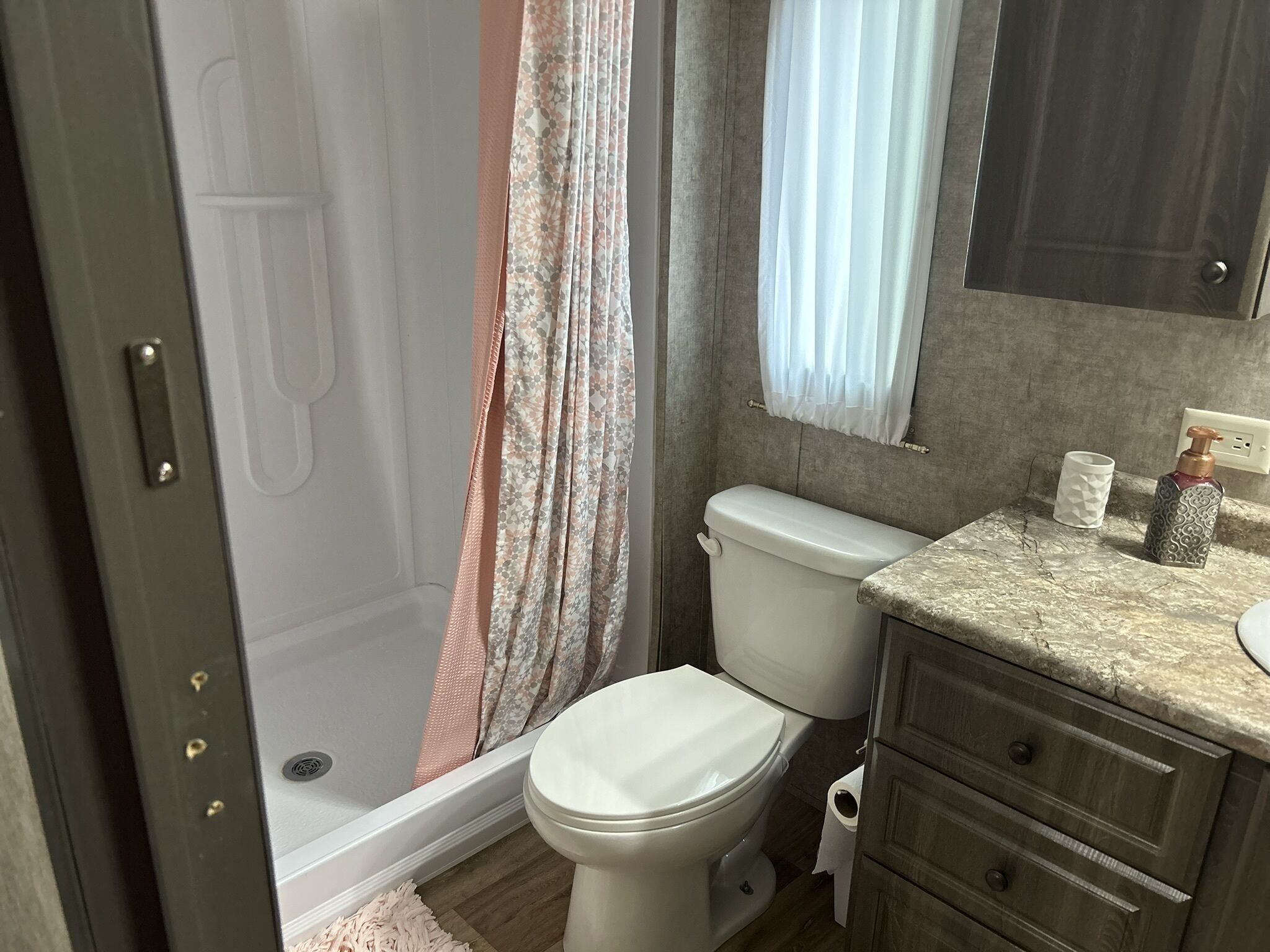 Quaint 1 Bedroom 1 Bath Home on 65 acre ranch. 