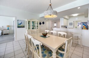 Dining - Navarre Beach Regency 705 - Nama' Stay At The Beach (Navarre)