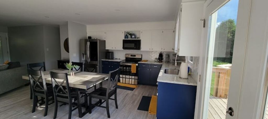 Relax at Hibiscus Grove - w/ an Amazing Deck View