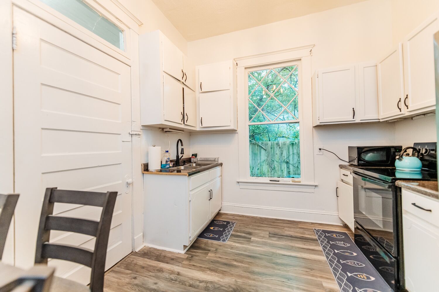 Beautifull home within mercer village.