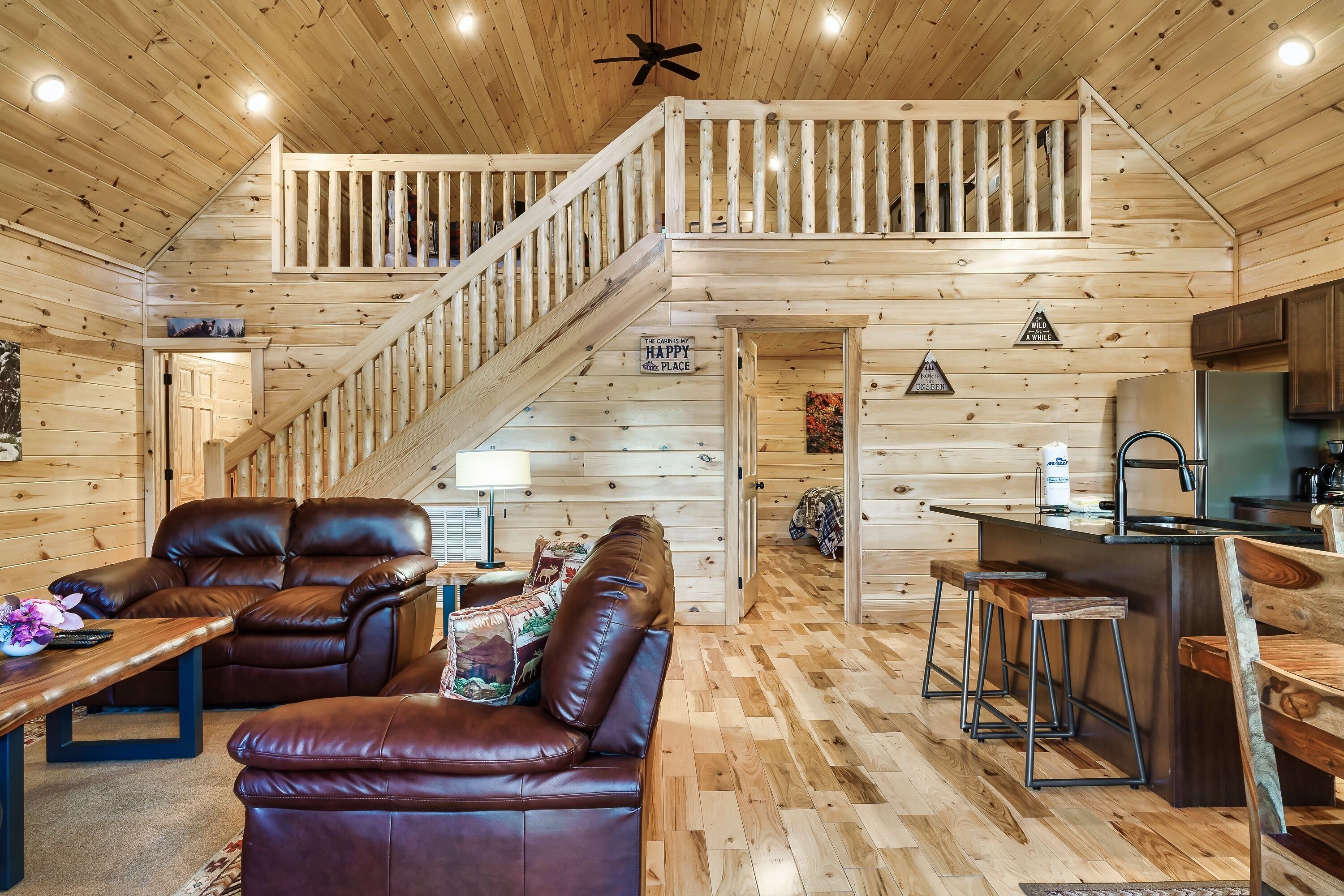 No mountain roads! Easy drive to Gatlinburg. Pool table and arcade!