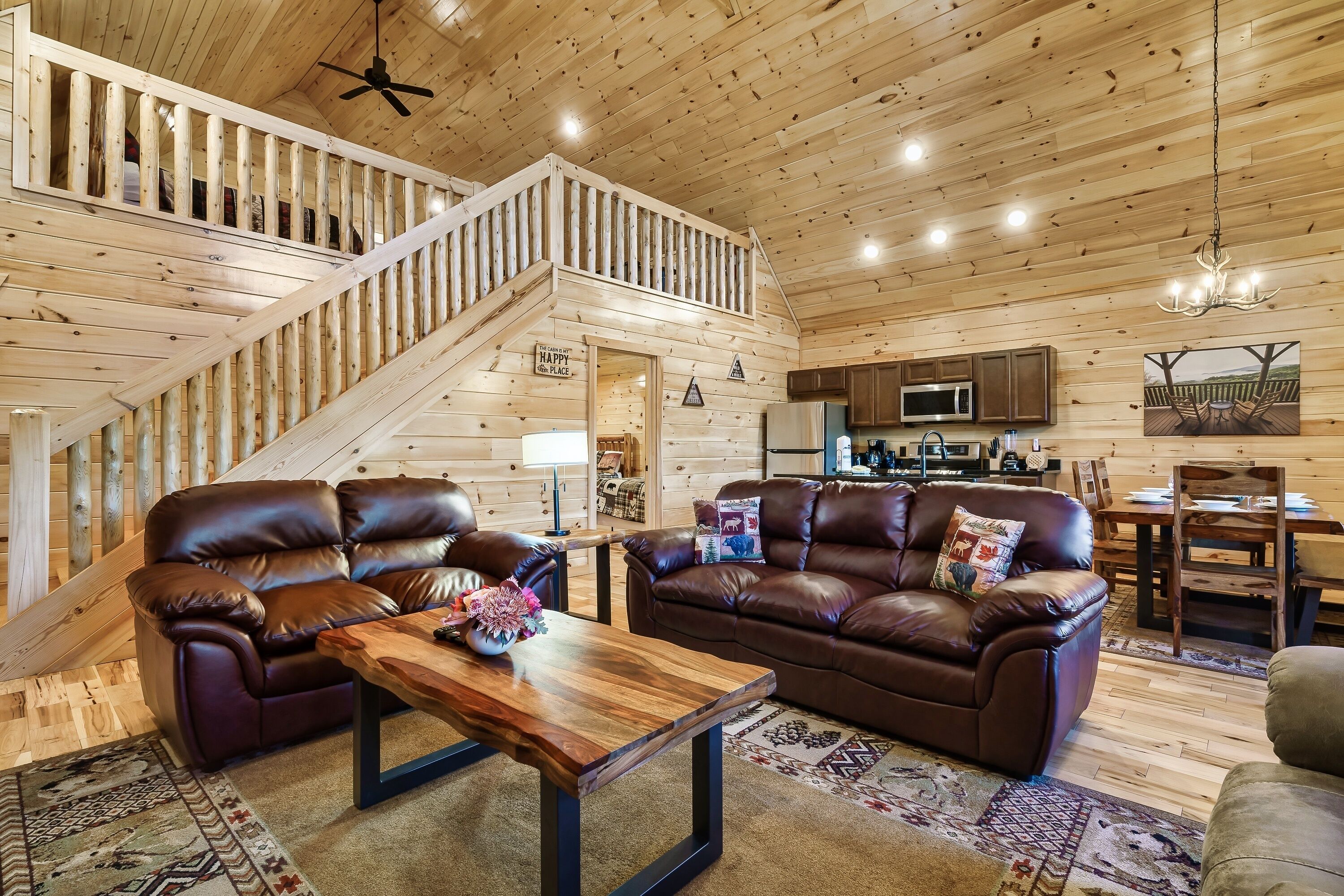 No mountain roads! Easy drive to Gatlinburg. Pool table and arcade!