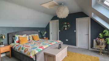 4 bedrooms, individually decorated, individually furnished, free WiFi