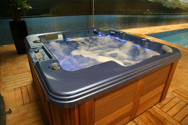 Tina de hidromasaje interior