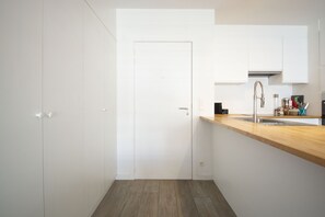 Fridge, microwave, oven, stovetop - 6 Persoons 2 Slaapkamer 2 Badkamer Appartement Esplanade De Panne (De Panne)