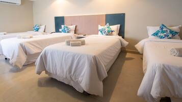 Standard Quadruple Room | In-room safe, free cribs/infant beds, free WiFi