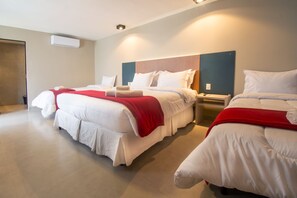 Standard Quadruple Room | In-room safe, free cots/infant beds, free WiFi - Gammel Dansk by Latitud Hoteles (Búzios)