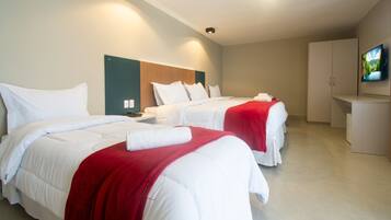 Neljän hengen standard-huone | Tallelokero huoneessa, ilmaiset vauvansängyt, ilmainen Wi-Fi