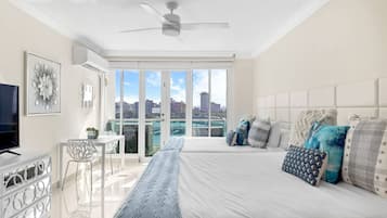 1 habitación, escritorio, tabla de planchar con plancha y wifi