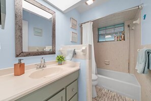 Dusche, Whirlpool, Haartrockner, Handtücher