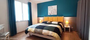 4 bedrooms, desk, iron/ironing board, travel cot