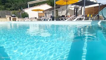 Piscina all'aperto, una piscina riscaldata