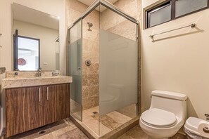 Hair dryer, towels, soap, shampoo - Stylish 1-bedroom condo steps from Walmart and 5th Avenue (Playa del Carmen)