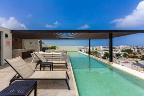 Outdoor pool - Stylish 1-bedroom condo steps from Walmart and 5th Avenue (Playa del Carmen)