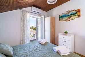 1 quarto, ferros/tábuas de passar roupa, acesso à internet