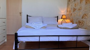 3 chambres, fer et planche à repasser, Wi-Fi gratuit, draps fournis