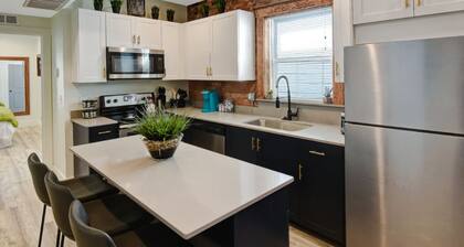 ★Clean & Comfy★Great Location★Mem Foam Beds★WIFI★