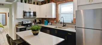 ★Clean & Comfy★Great Location★Mem Foam Beds★WIFI★