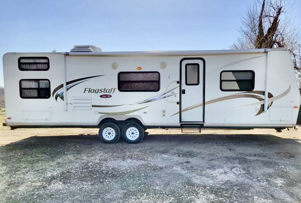 2010 Forest River Flagstaff Super Lite Camper-Sleeps 6-8