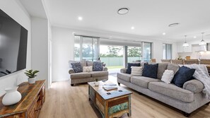 Smart TV - Iluka Coastal Retreat (Narrawallee)