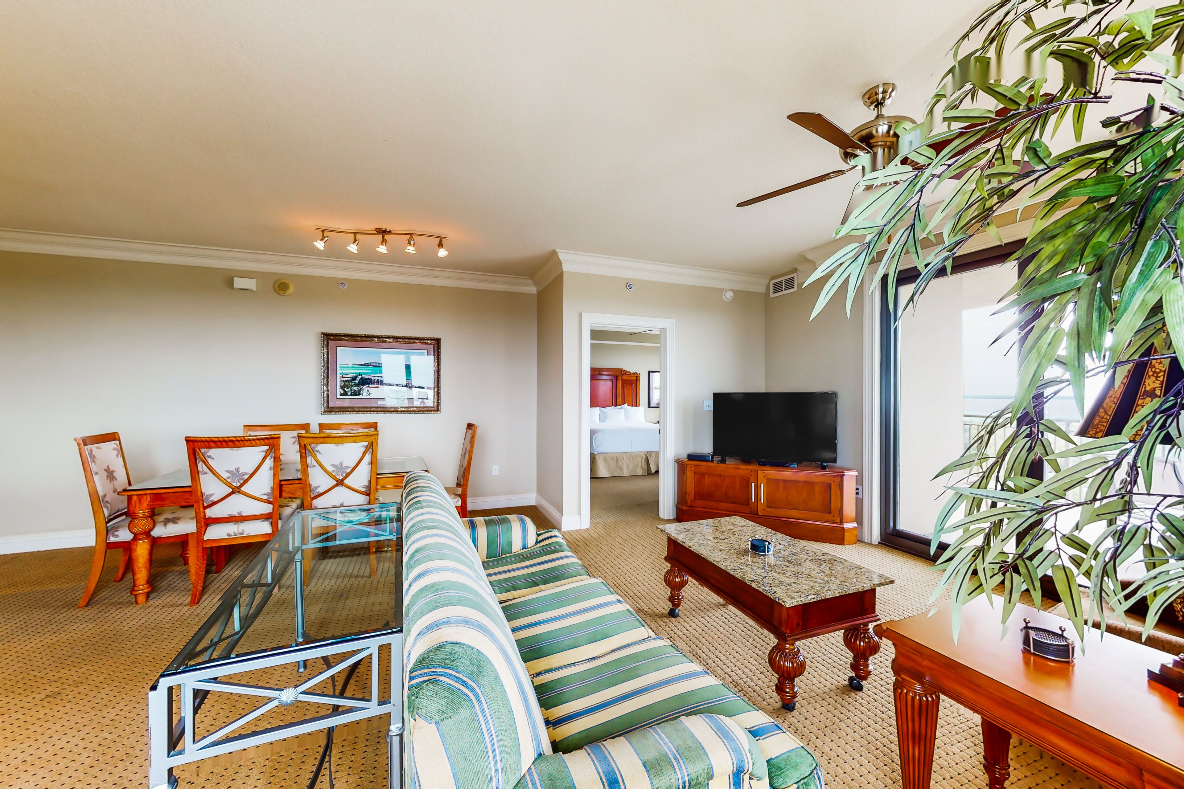 Spacious corner condo with pools, hot tubs, washer/dryer, & beach access