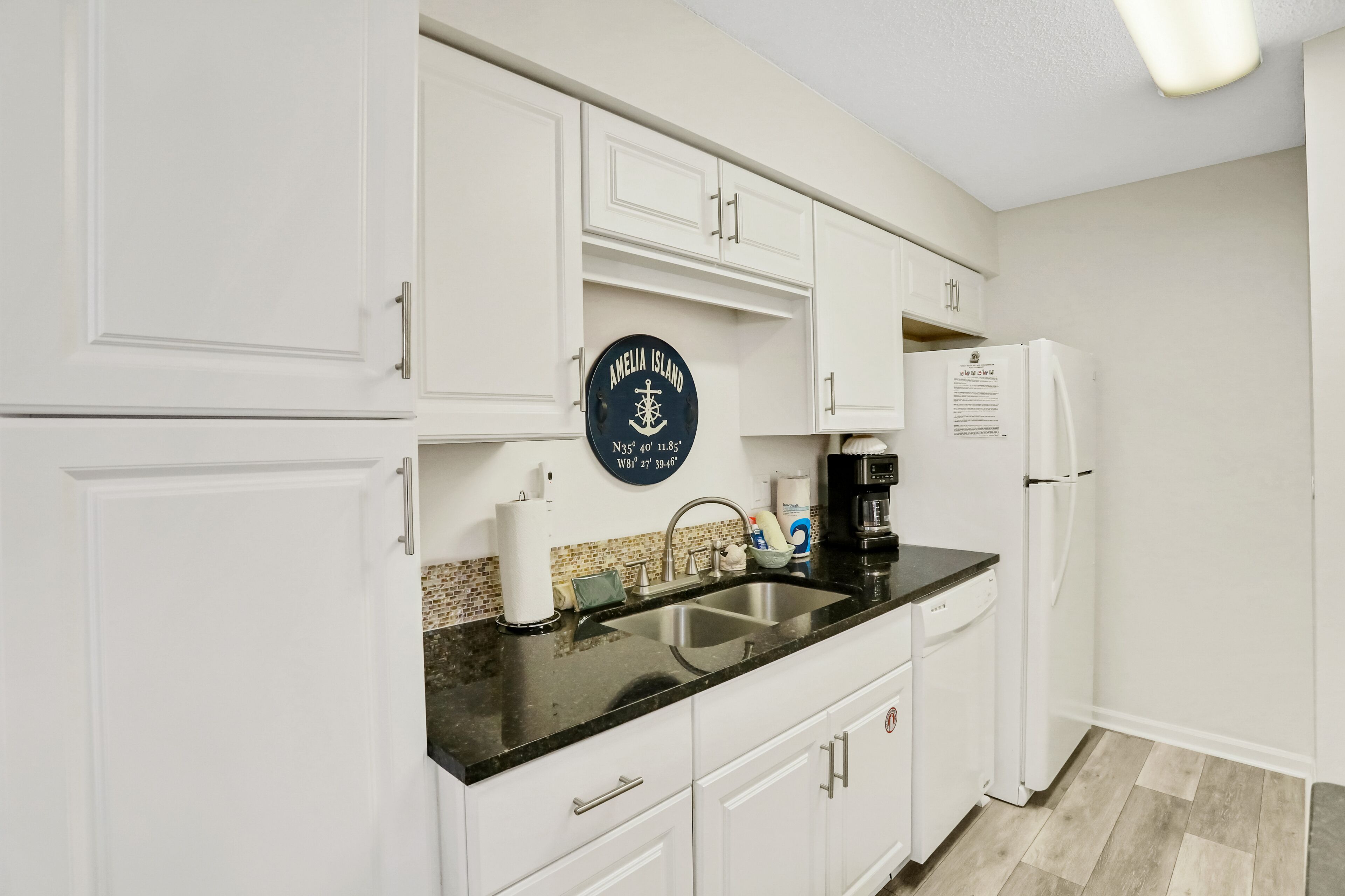 Sunny condo near the beach with pool, tennis court, grill station, & playground