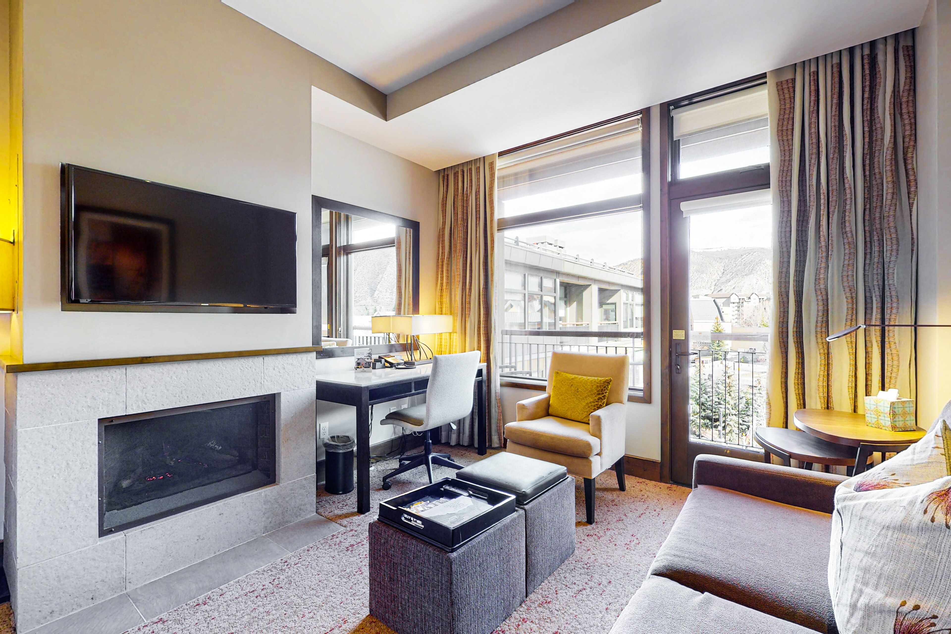 Dog-friendly ski-in/ski-out suite with a kitchenette, pools, hot tub, & gym