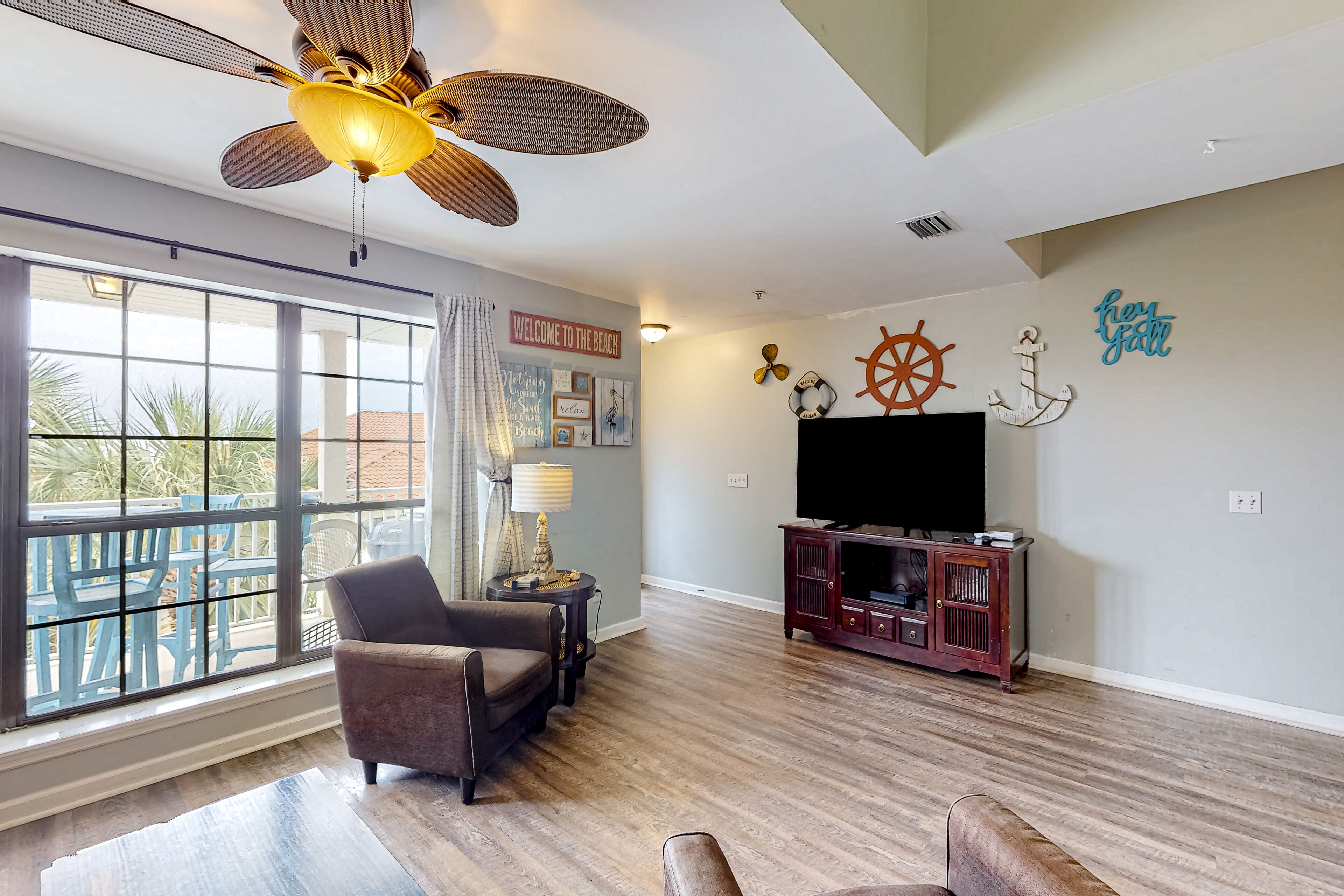 Dog-friendly condo with pools, tennis, gym, mini golf, beach access, & balcony