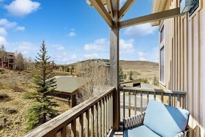 Property grounds - Ski-in/out condo with amazing views, washer/dryer, fireplace, & hot tub (Granby)