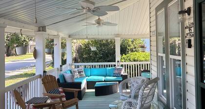 The Rose on Lakeside
Mount Dora-Umatilla
4 Bedrooms
2 1/2 bathrooms
Sleeps 10
