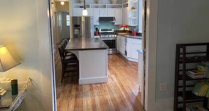 The Rose on Lakeside
Mount Dora-Umatilla
4 Bedrooms
2 1/2 bathrooms
Sleeps 10