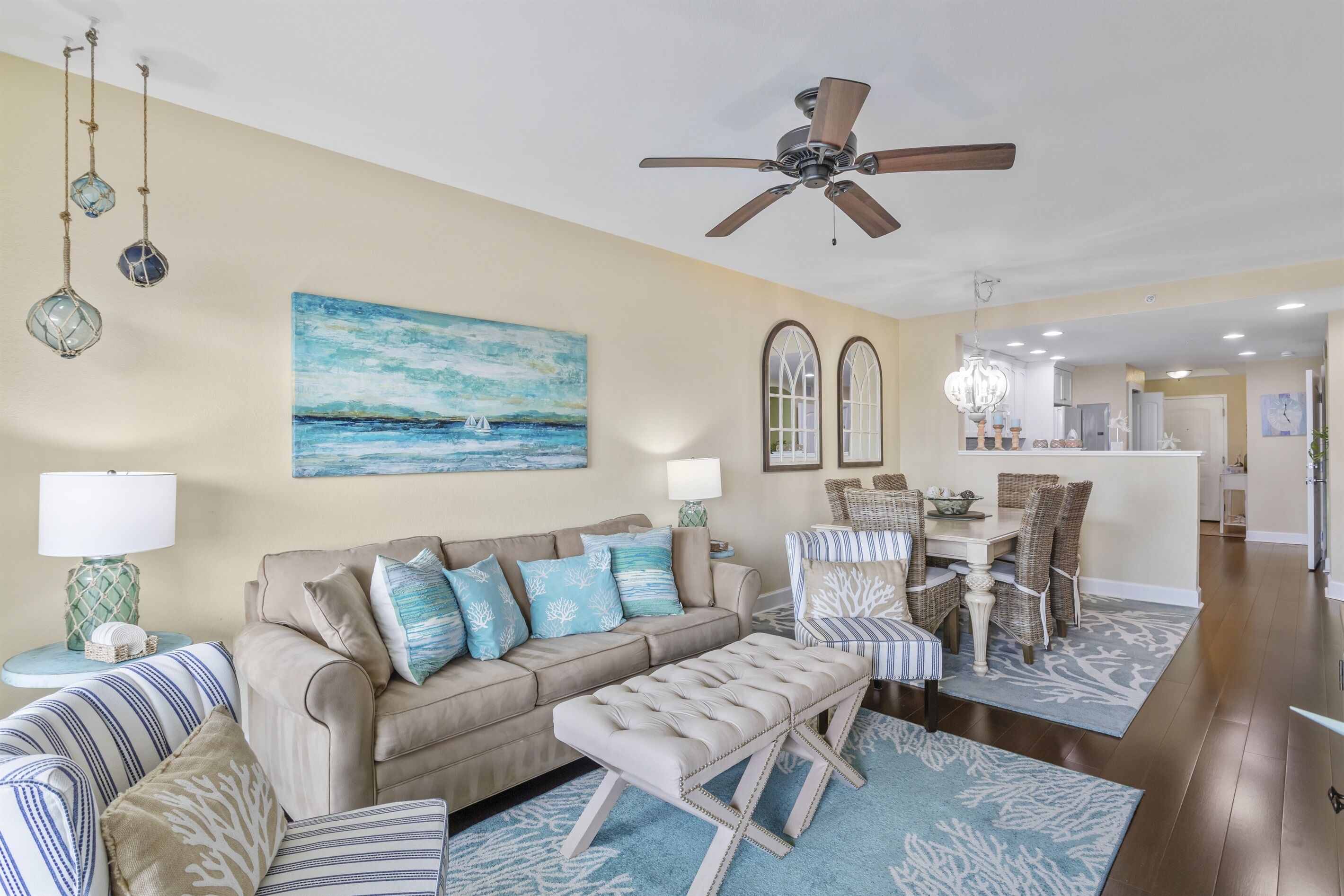 Waterfront-Sleeps 8-Walk to Beach-onsite WaterPark
