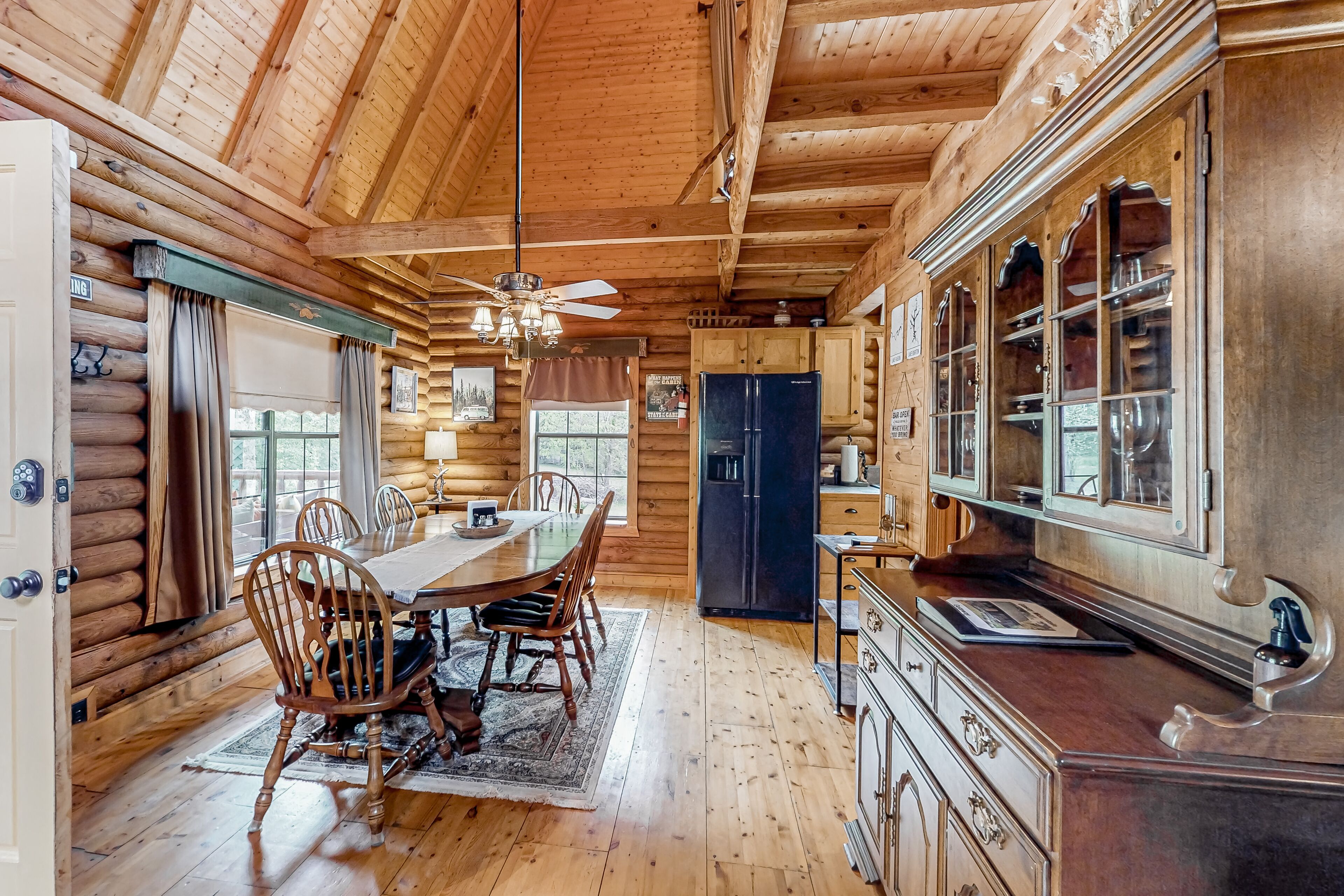 Rustic retreat with mountain views, hot tub, grill, fireplace, central AC, & W/D