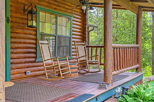 Rustic retreat with mountain views, hot tub, grill, fireplace, central AC, & W/D