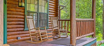 Rustic retreat with mountain views, hot tub, grill, fireplace, central AC, & W/D