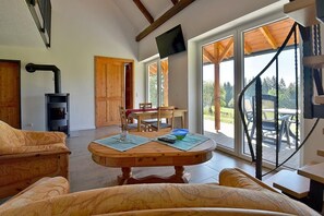 Smart TV, fireplace, books - Enjoy the Thuringian Forest in the barrier-free vacation home "Bergwiese" (Neuhaus am Rennweg)