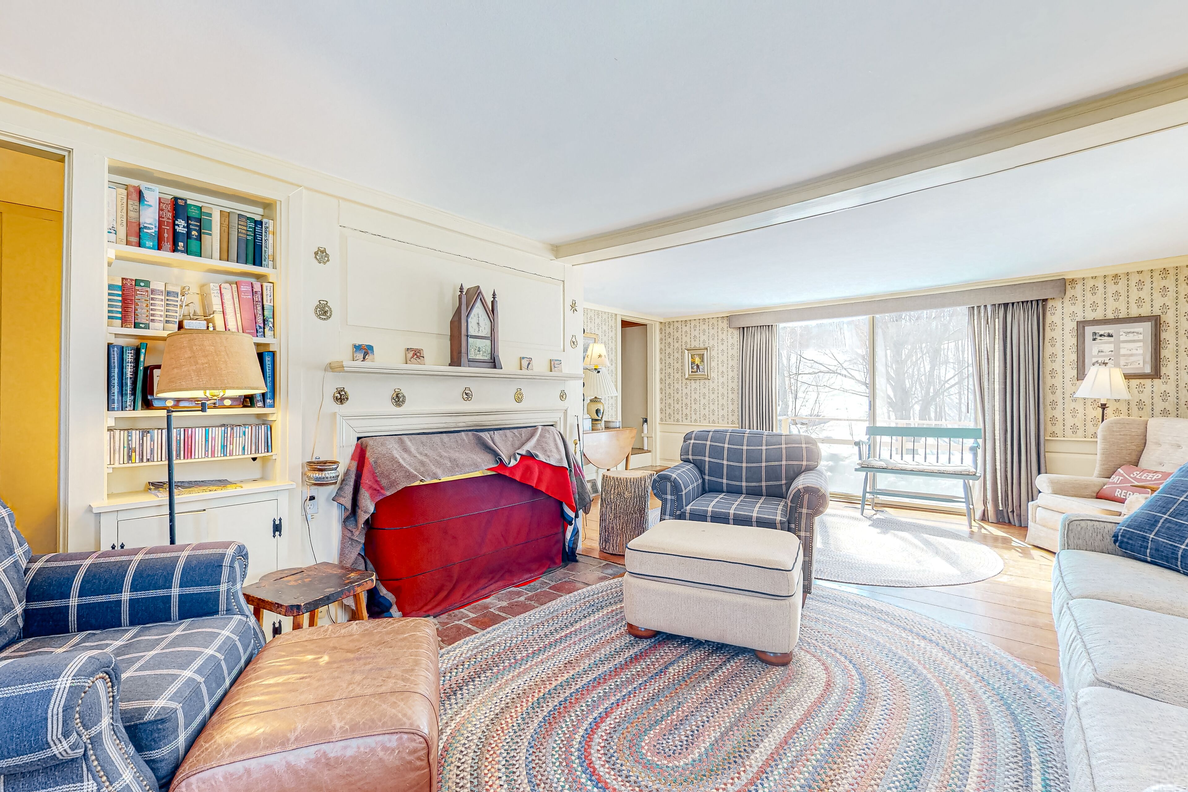 Rustic ski cabin with mountain views, board games, & W/D - walk to lifts