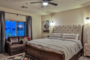 Luxe huis, meerdere slaapkamers, privézwembad, uitzicht op golfbaan | 6 slaapkamers, luxe beddengoed, een kluis op de kamer, een bureau