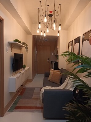 TV - Condotel near to Mall of Asia, NAIA Airport, Casino! (Pasay)