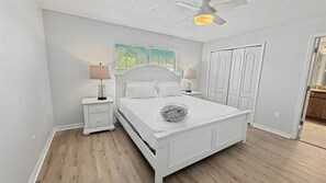 4 bedrooms, iron/ironing board, WiFi, bed sheets