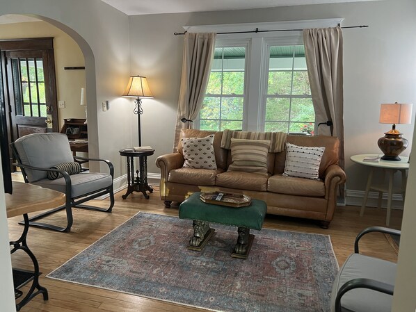 Smart TV, fireplace, stereo