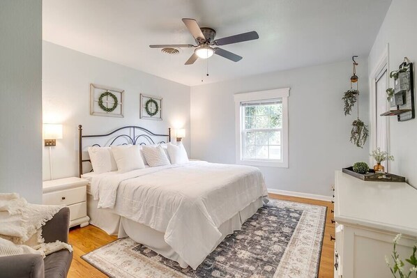 3 bedrooms, desk, iron/ironing board, WiFi