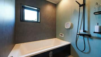 Deluxe Villa | Bathroom