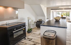 Réfrigérateur, four, lave-vaisselle, cafetiÚre/bouilloire