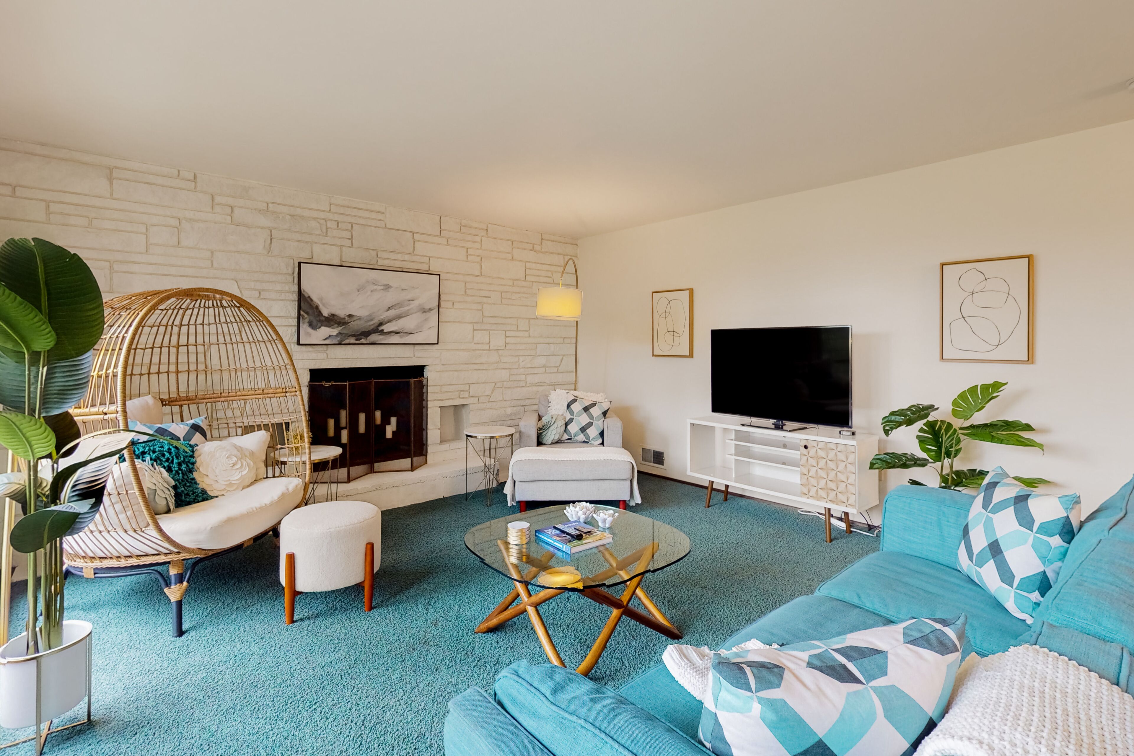 Dog-friendly retreat with gorgeous garden & setting - near the best of Seattle