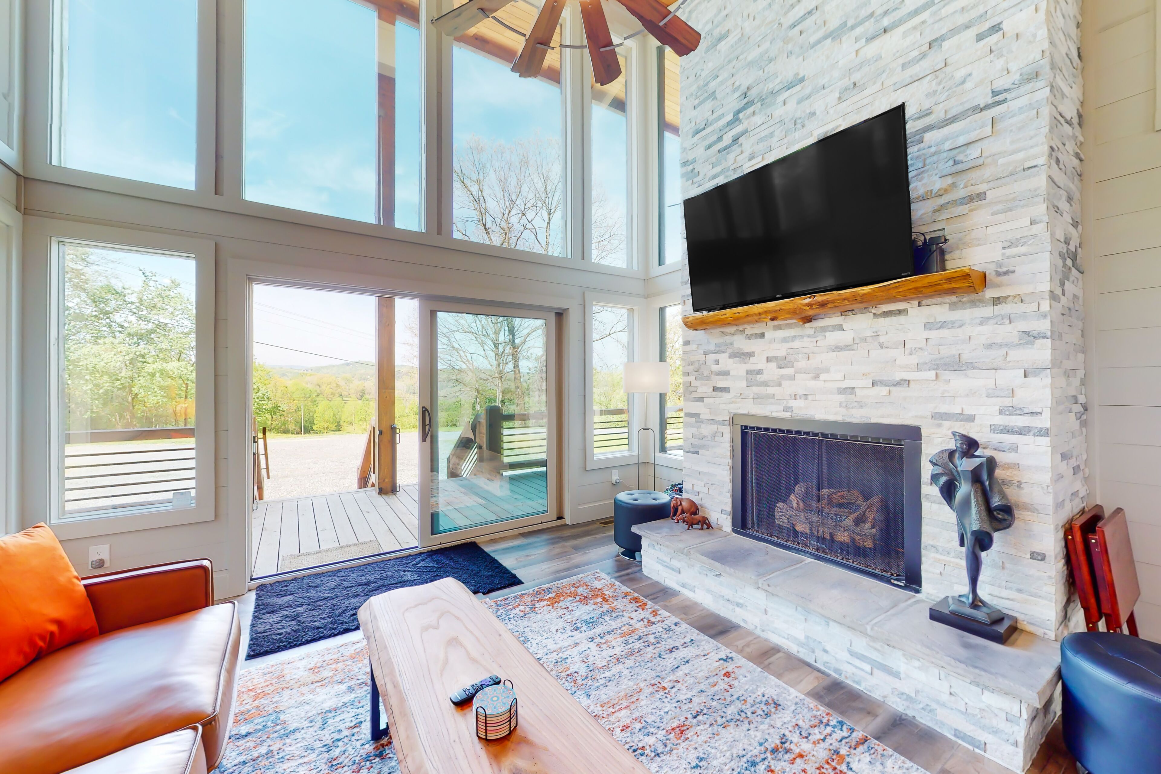 Newly constructed cabin with private hot tub, mountain view, & fireplaces