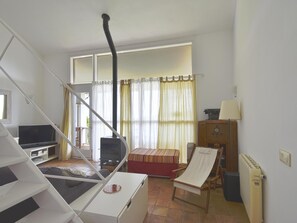 TV, fireplace - Apartament Gracia (Begur centre) (Begur)
