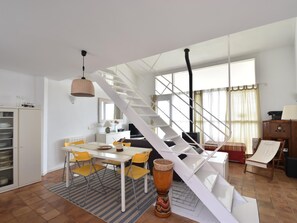 TV, fireplace - Apartament Gracia (Begur centre) (Begur)