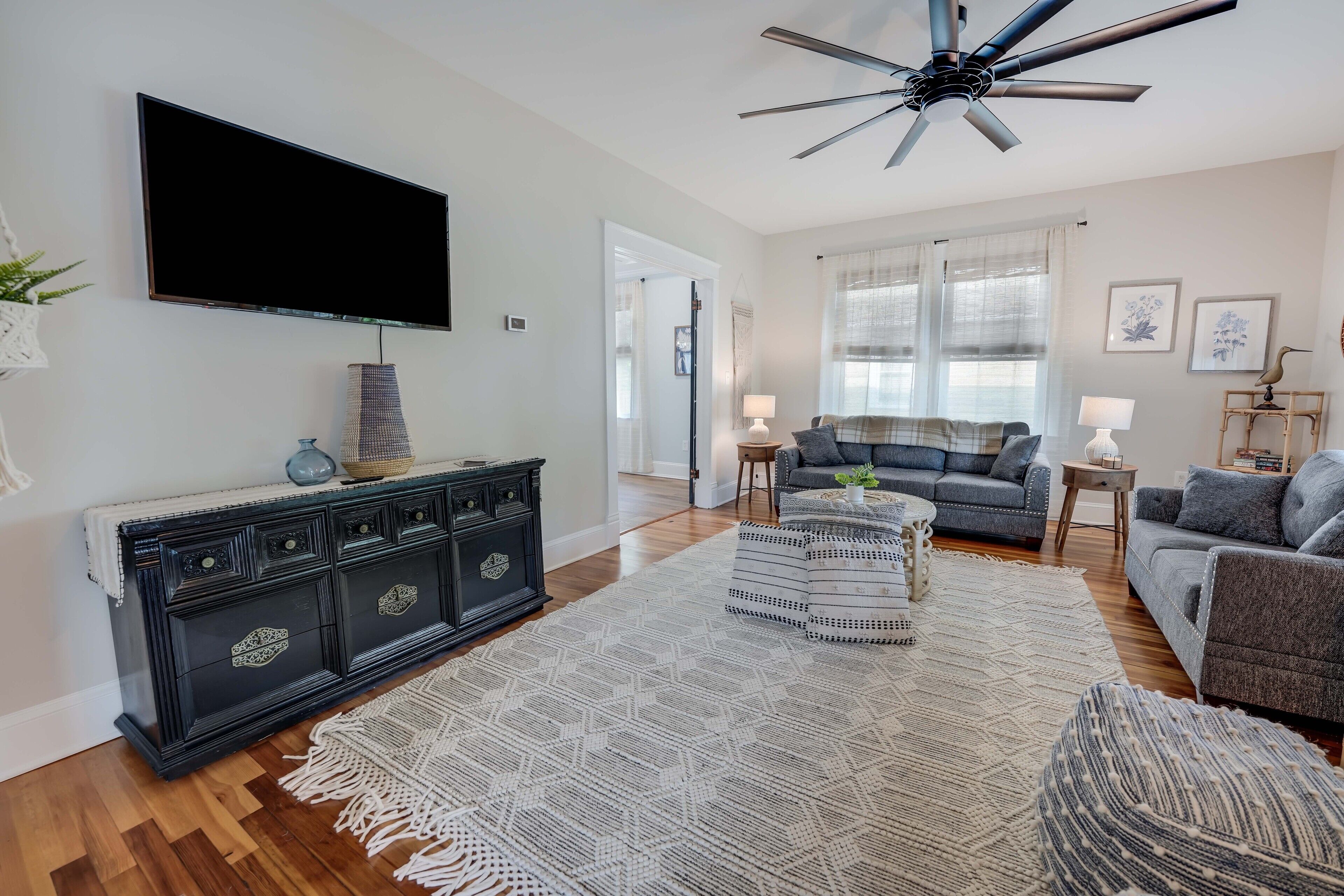 Hawthorn House Remodeled 3BR Walk to Town!